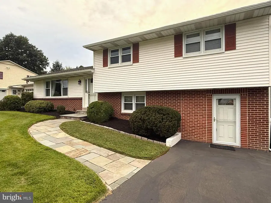 526 Buck Rd, Southampton, PA 18966 - #3