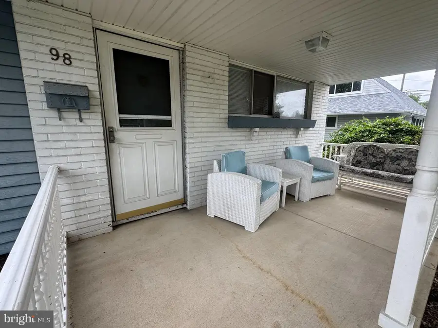 98 Twin Oak Dr, Levittown, PA 19056 - #3