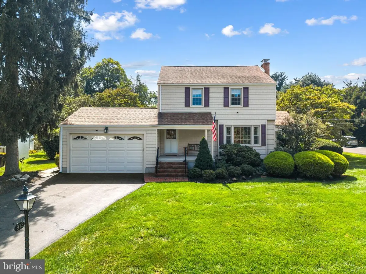 913 Greenway Ave, Yardley, PA 19067 - #1
