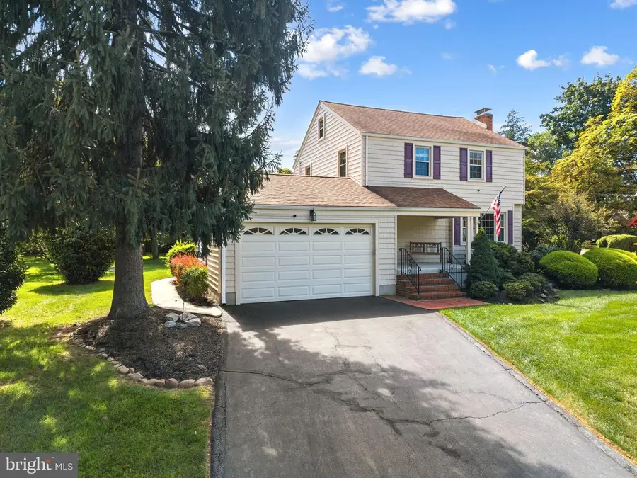 913 Greenway Ave, Yardley, PA 19067 - #2