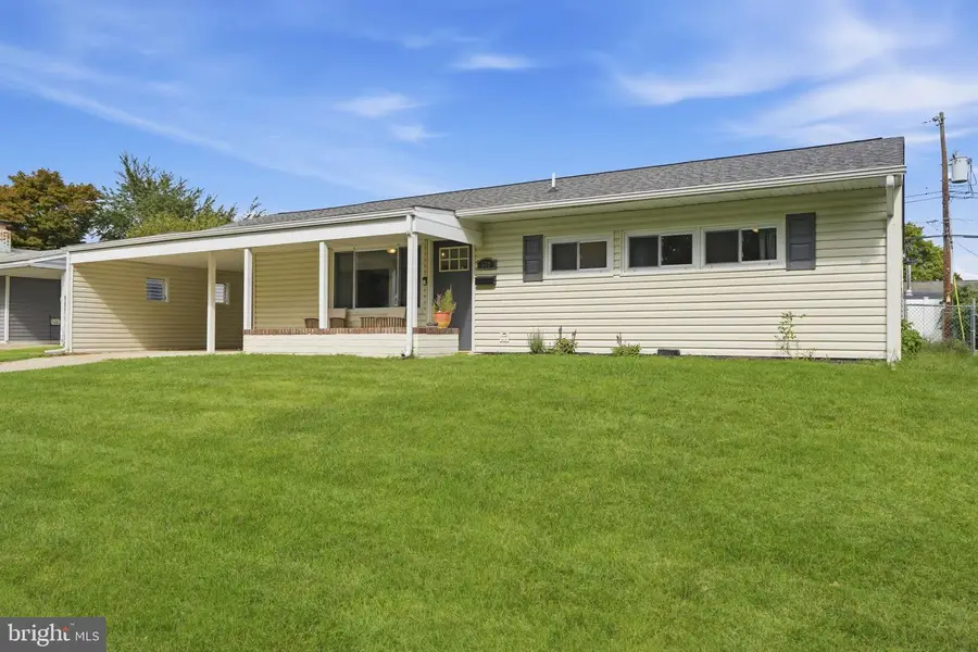 368 Lakeside Dr, Levittown, PA 19054 - #2