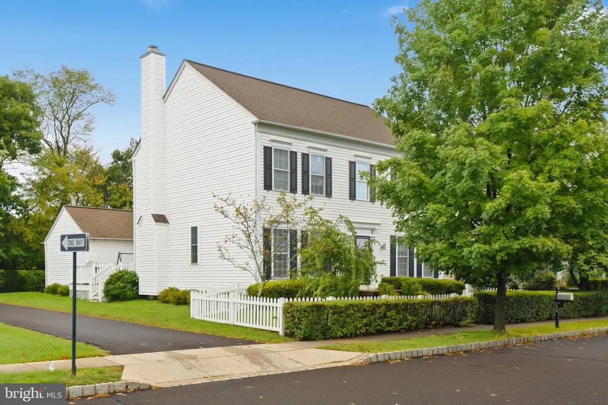 192 Pipers Inn Dr, Fountainville, PA 18923 - #1