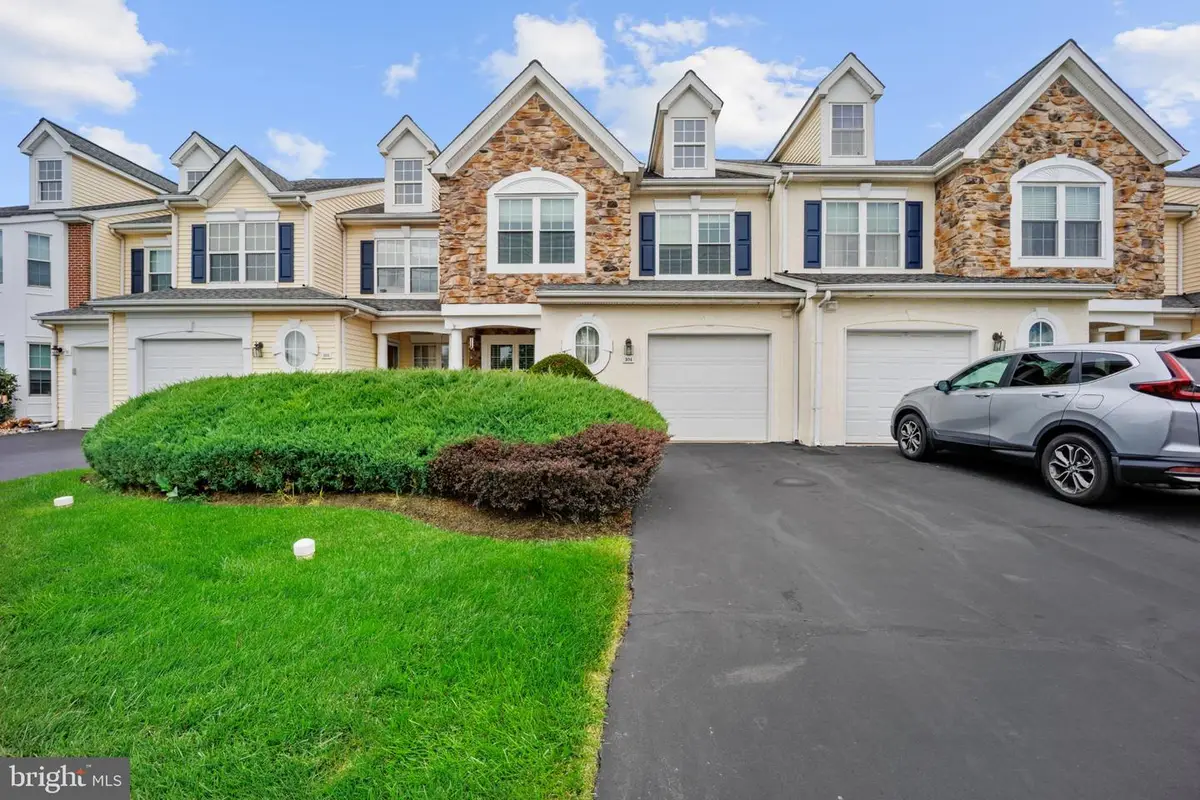304 Holly Hill Ct, Warwick, PA 18974 - #1