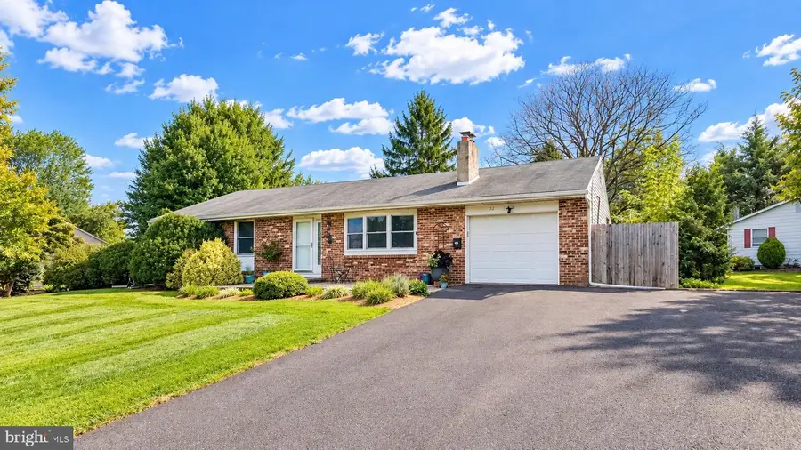 32 Holland Dr, Chalfont, PA 18914 - #2