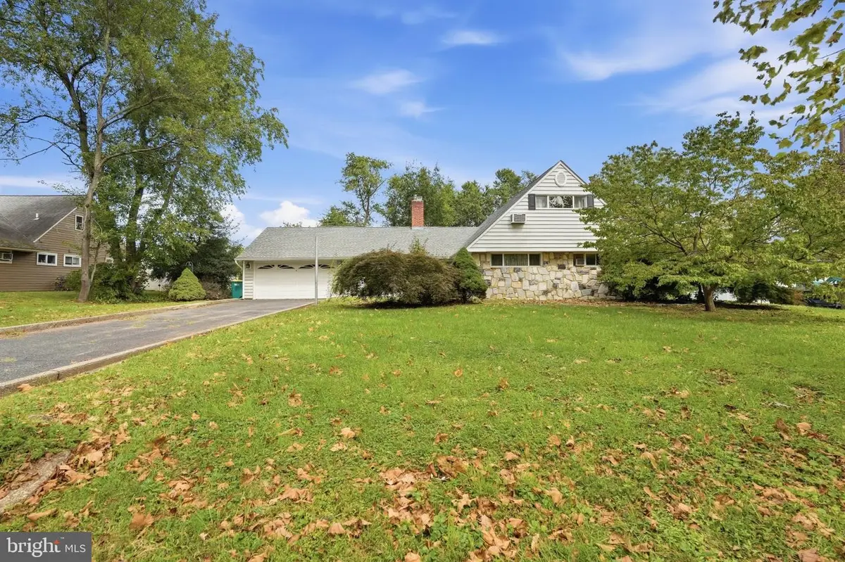 6 Seckelpear Rd, Levittown, PA 19056 - #1