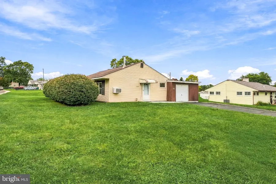 265 Wyandotte Rd, Fairless Hills, PA 19030 - #2