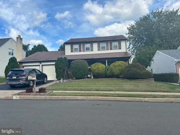 6 Greenway Cir, FAIRLESS HILLS, PA 19030