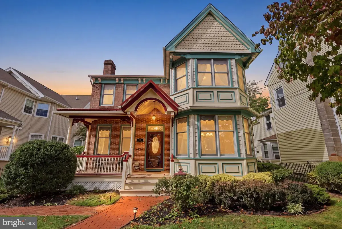 621 Radcliffe St, Bristol, PA 19007 - #1
