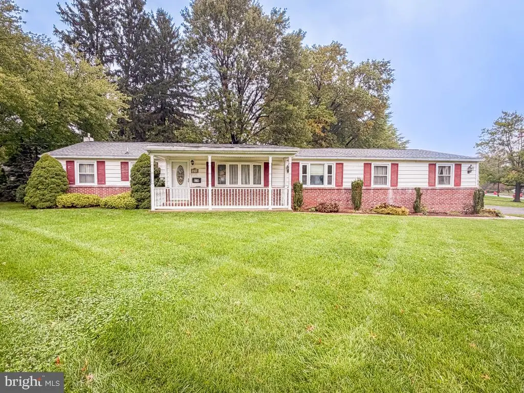 678 Clifford St, Warminster, PA 18974 - #1