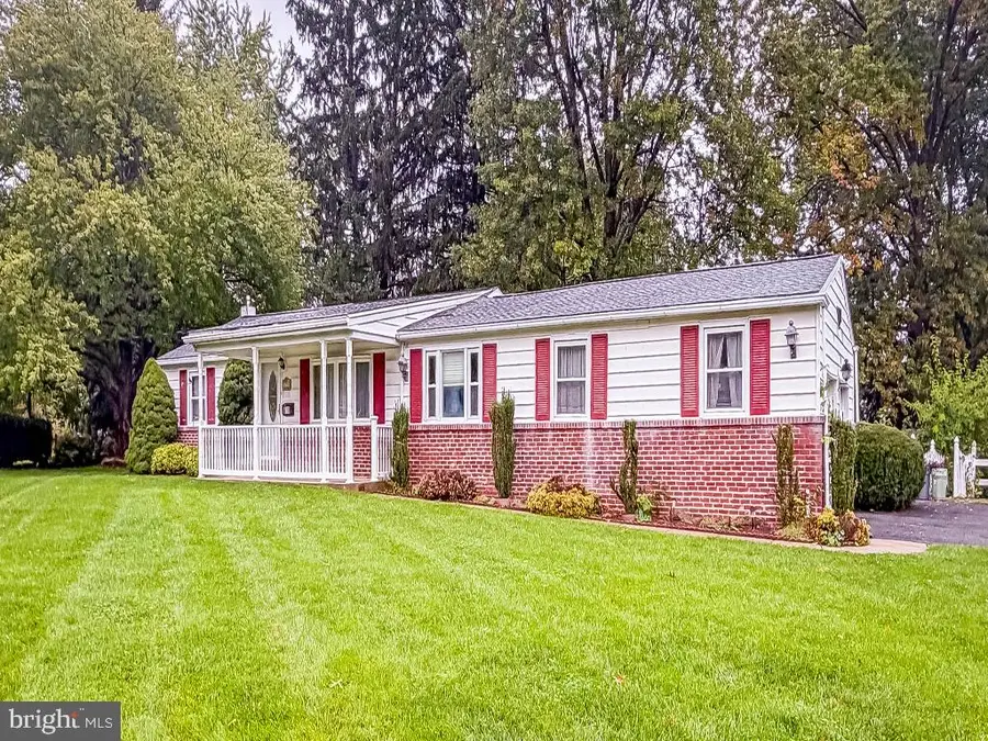 678 Clifford St, Warminster, PA 18974 - #2
