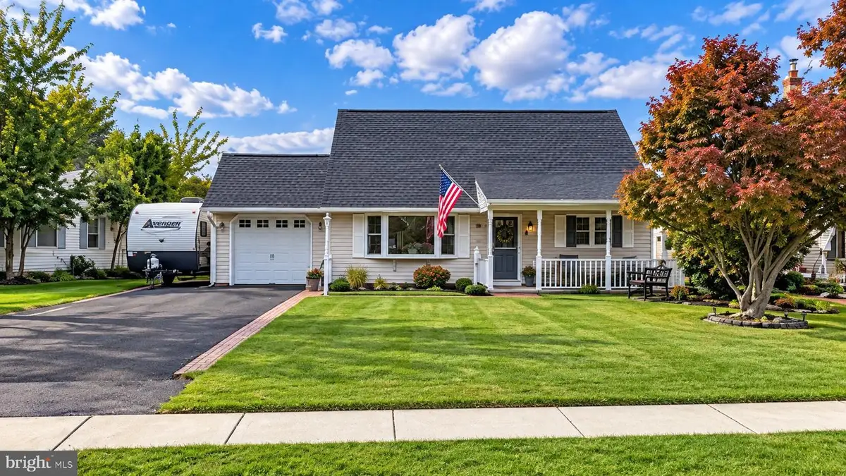 204 Elderberry Dr, Levittown, PA 19054 - #1