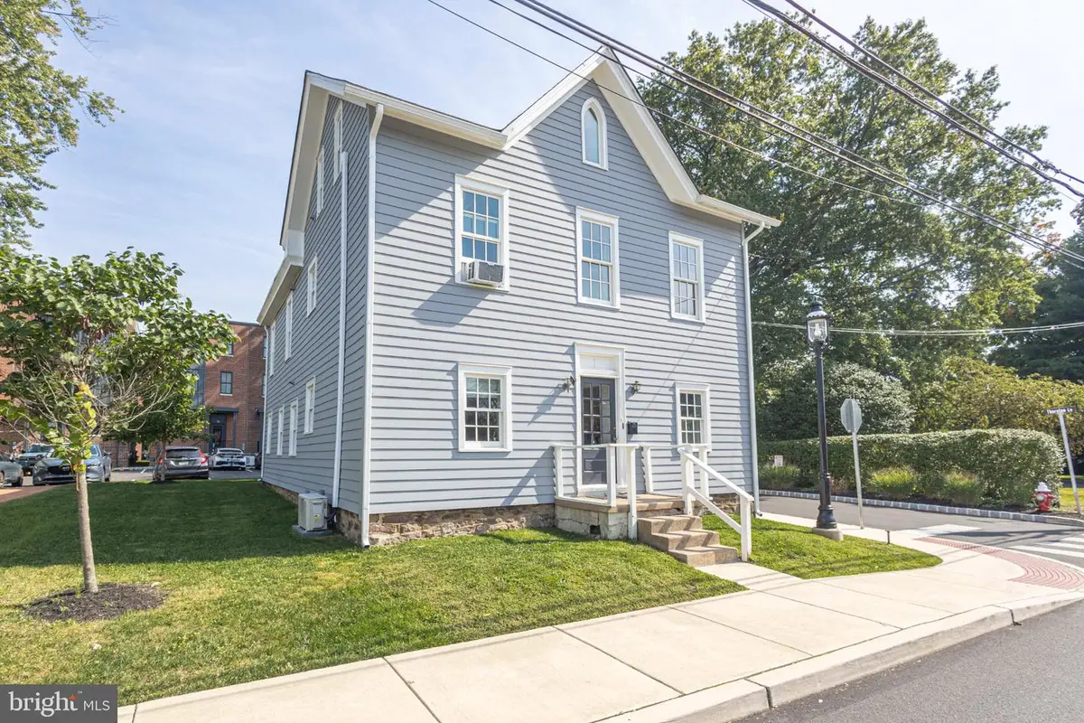 211 Court St, Newtown, PA 18940 - #1