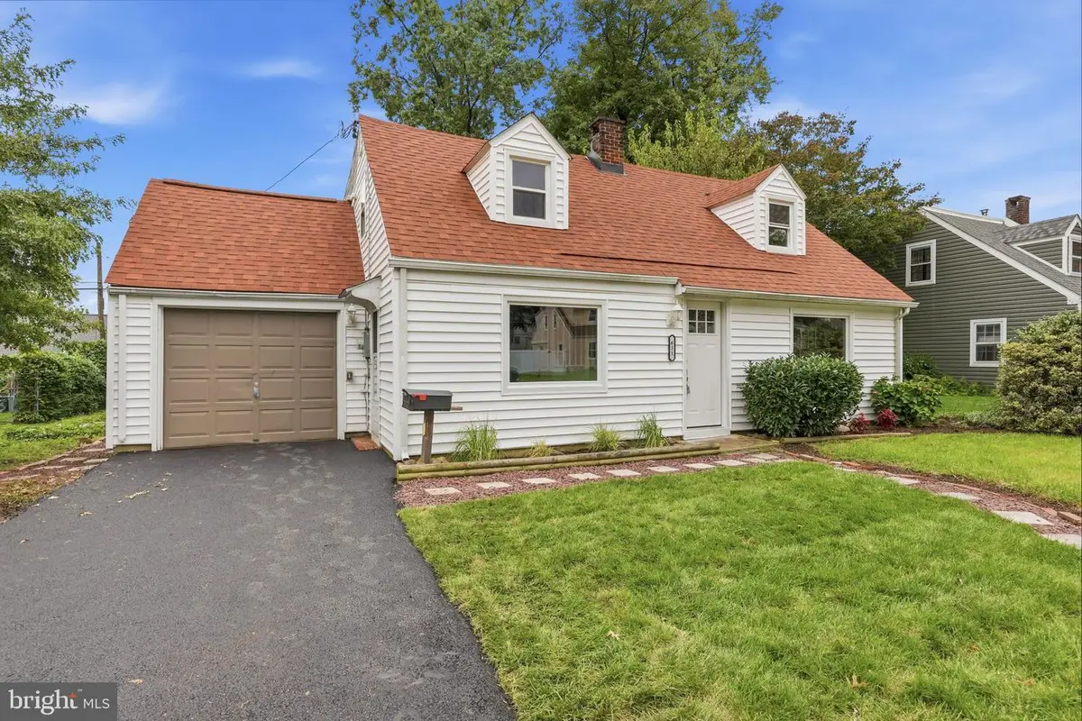 631 Osborne Ave, Morrisville, PA 19067 - #1