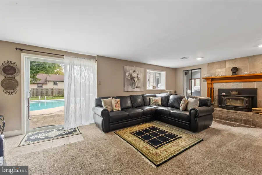 1043 Davisville Rd, Southampton, PA 18966 - #3