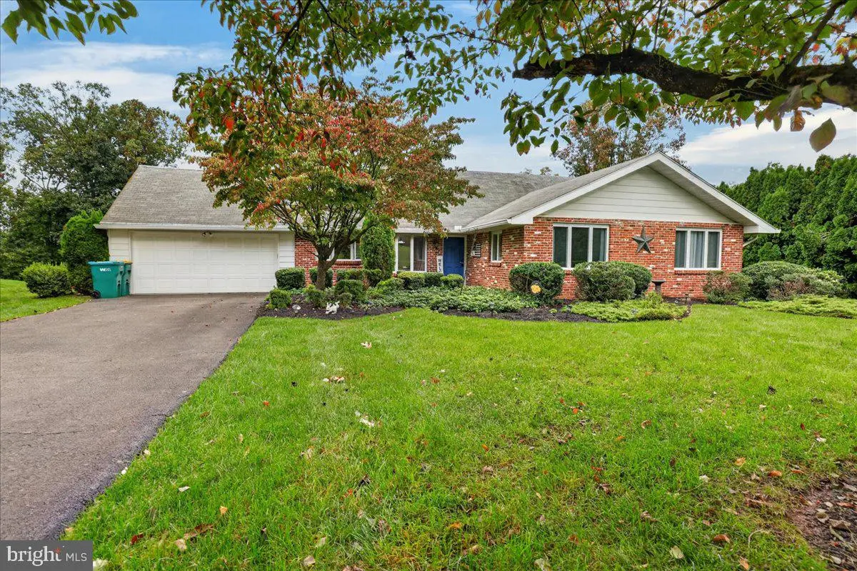 571 Valley View Rd, Langhorne, PA 19047 - #1