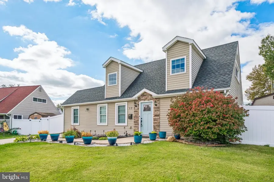 17 Peony Rd, Levittown, PA 19056 - #2