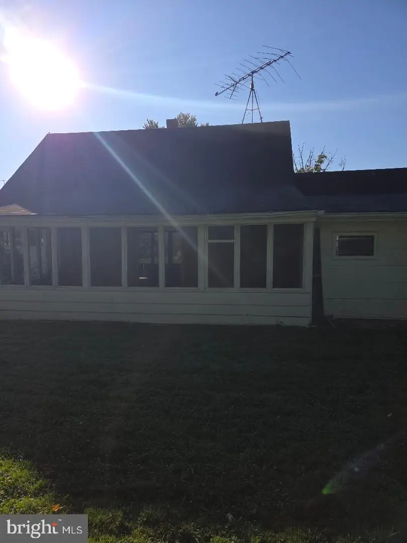 41 Whitewood Dr, Levittown, PA 19057 - #2