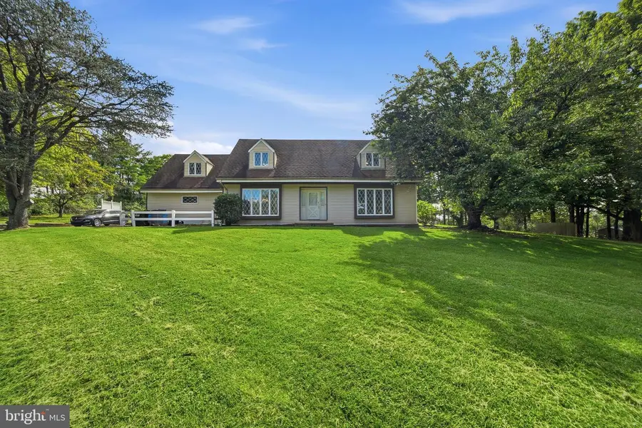 927 Mill Creek Rd, Wrightstown, PA 18980 - #2
