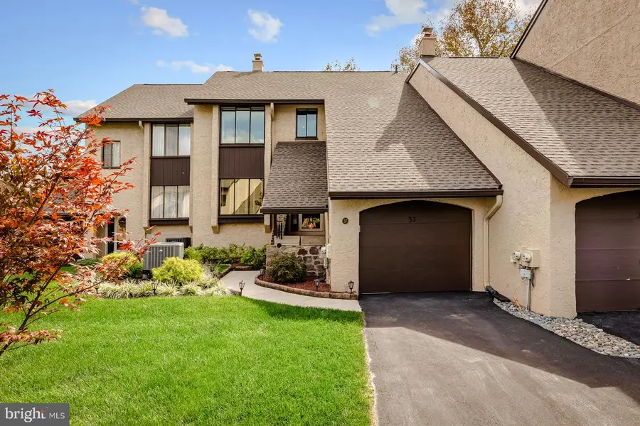 37 Golf Club Dr, Langhorne, PA 19047 - #3