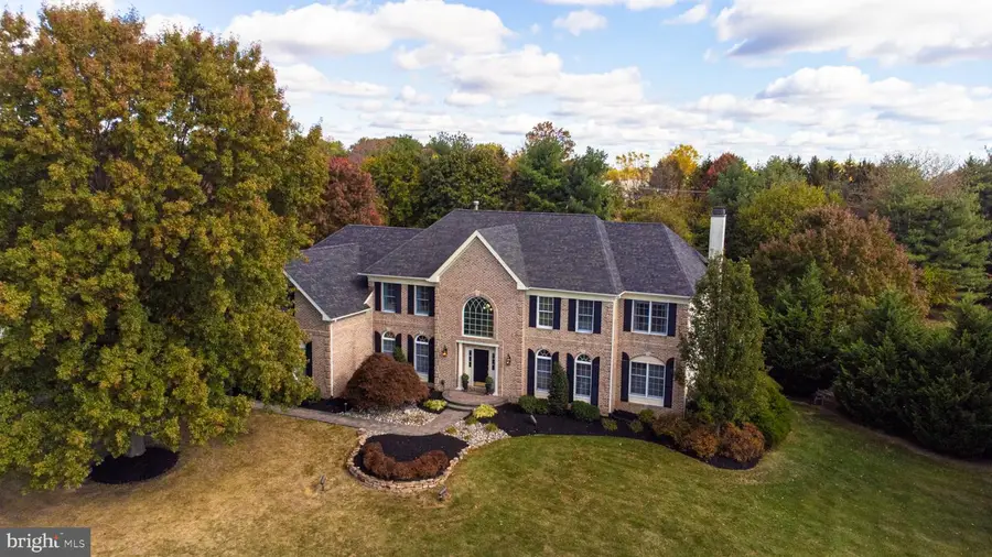 2068 Silverwood Dr, Newtown, PA 18940 - #2