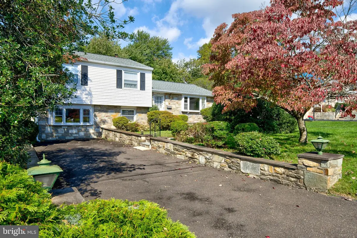 694 Glen Rd, Warminster, PA 18974 - #1