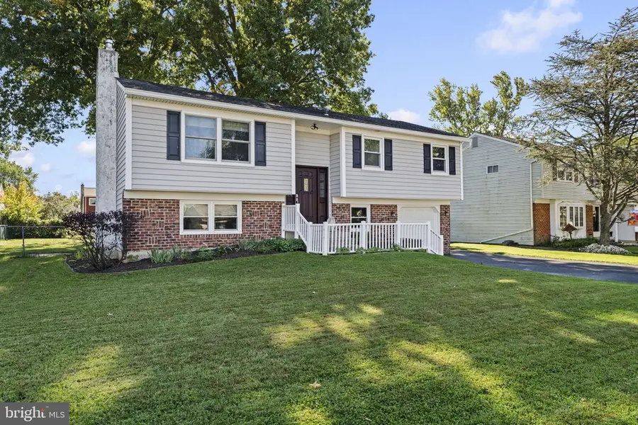 1027 Oakwood Dr, Warminster, PA 18974 - #2