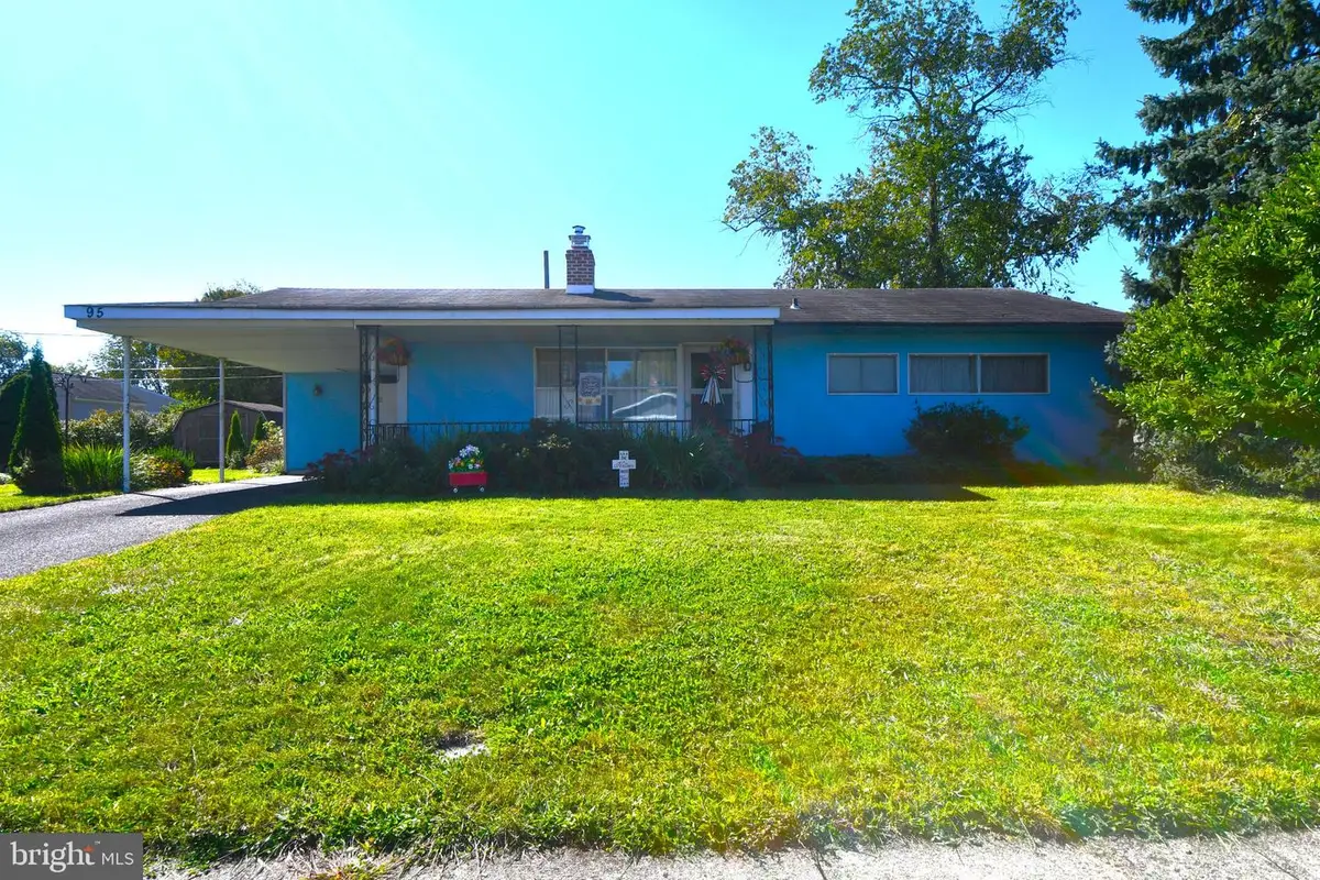 95 Daffodil Ln, Levittown, PA 19055 - #1