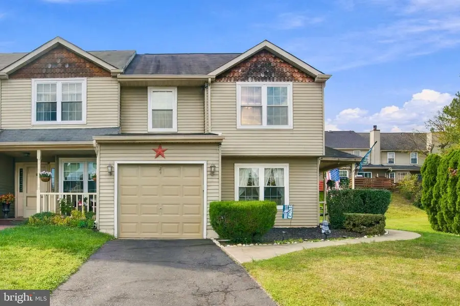 24 Pebble Ct, Southampton, PA 18966 - #2