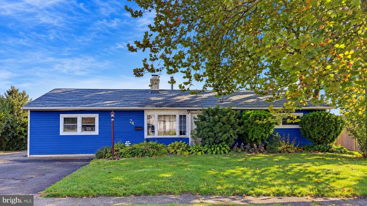 24 Dewberry Ln, Levittown, PA 19055 - #1