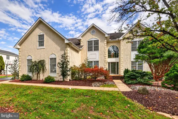 6 Dover Pl, HOLLAND, PA 18966