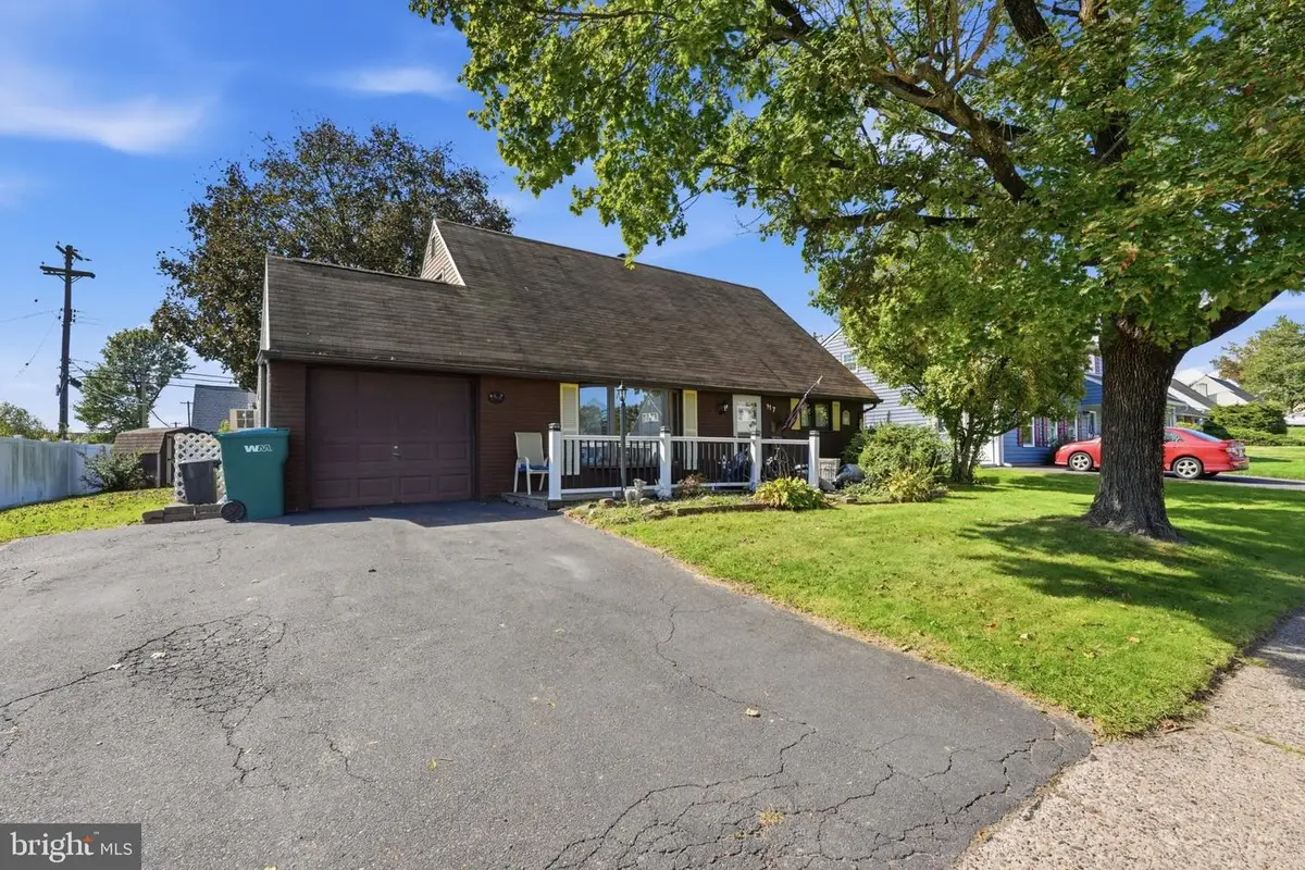 117 Heartwood Rd, Levittown, PA 19056 - #1