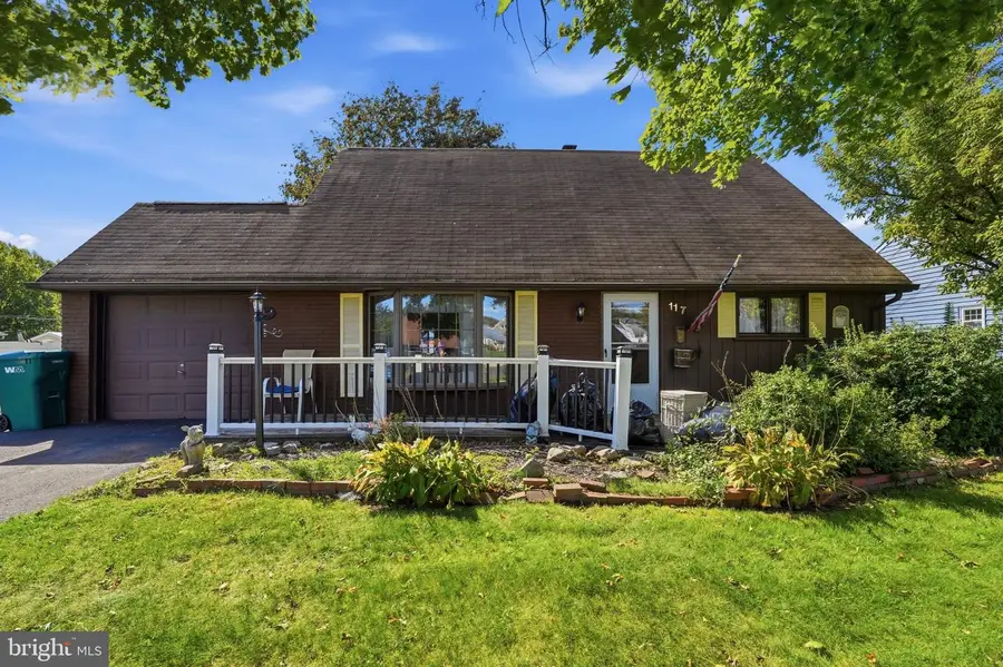 117 Heartwood Rd, Levittown, PA 19056 - #2