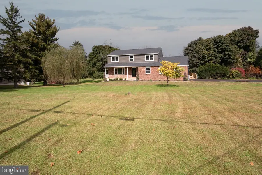 728 E Creamery Rd, Perkasie, PA 18944 - #2