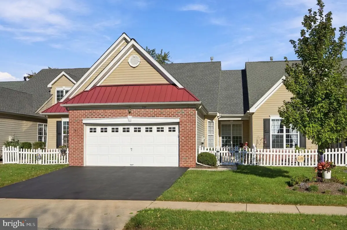 224 Dorchester Dr, Sellersville, PA 18960 - #1