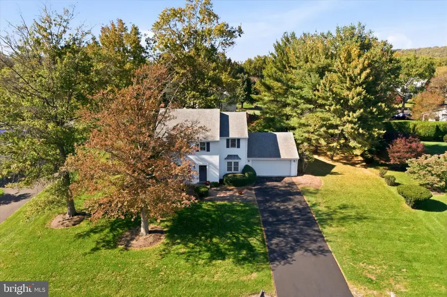 18 Averstone Dr E #e, Washington Crossing, PA 18977 - #2