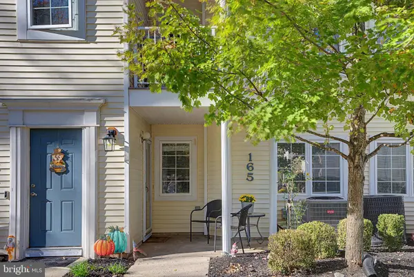 165 Naomi Ct, LEVITTOWN, PA 19057