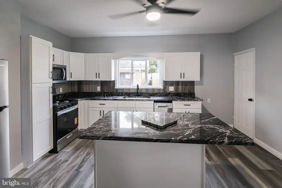 211 11th St, Monaca, PA 15061 - #3