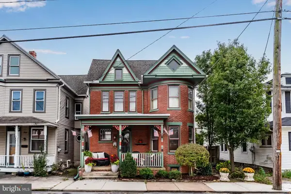 18 E Keller St, MECHANICSBURG, PA 17055