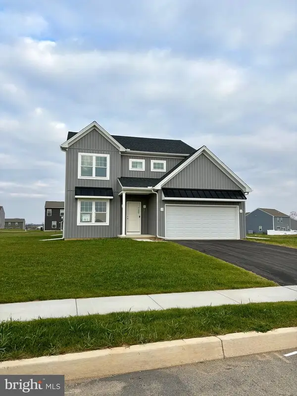 14 Family Dr, CARLISLE, PA 17013