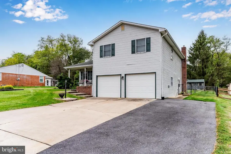 308 Shughart Ave, Boiling Springs, PA 17007 - Image #3