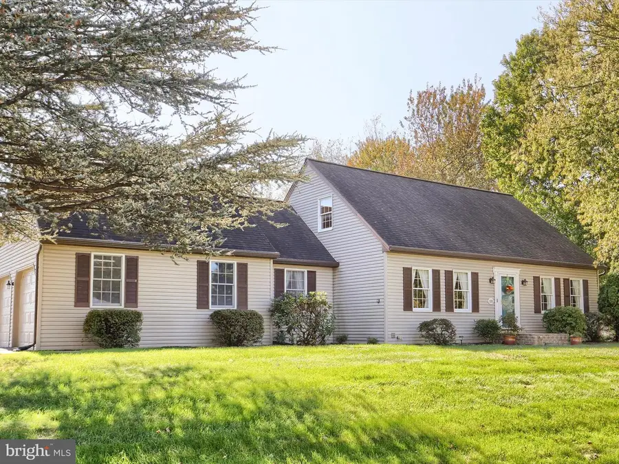 889 Hawthorne Ave, Mechanicsburg, PA 17055 - Image #2