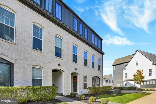 3143 Grove Ct, MECHANICSBURG, PA 17055