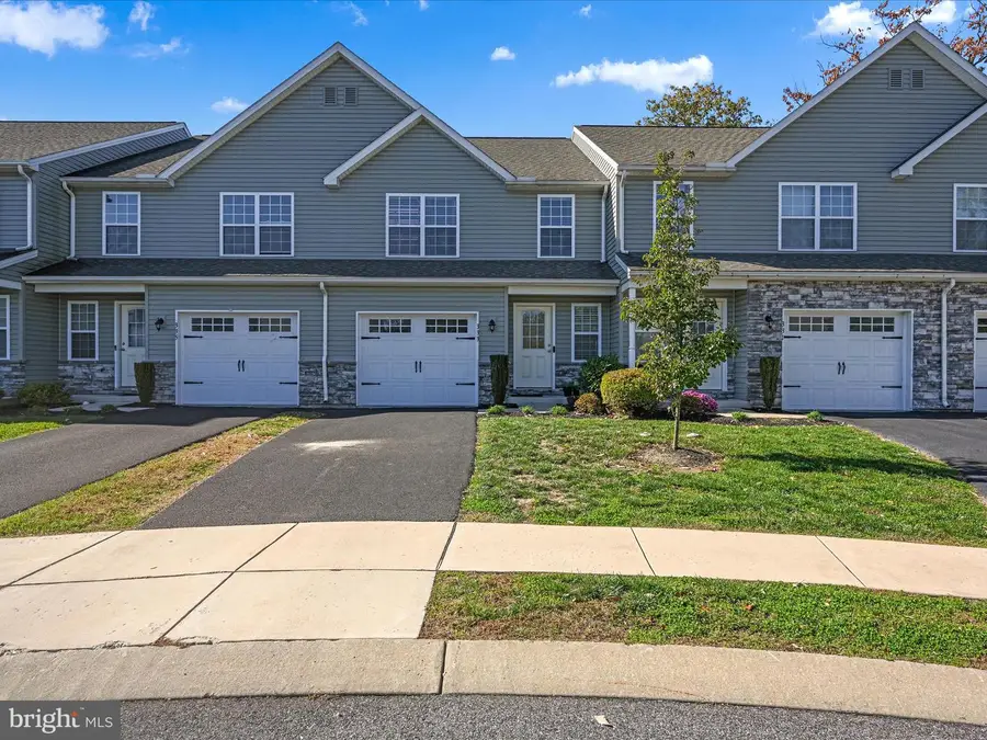 333 Briar Ridge Cir, Enola, PA 17025 - Image #3