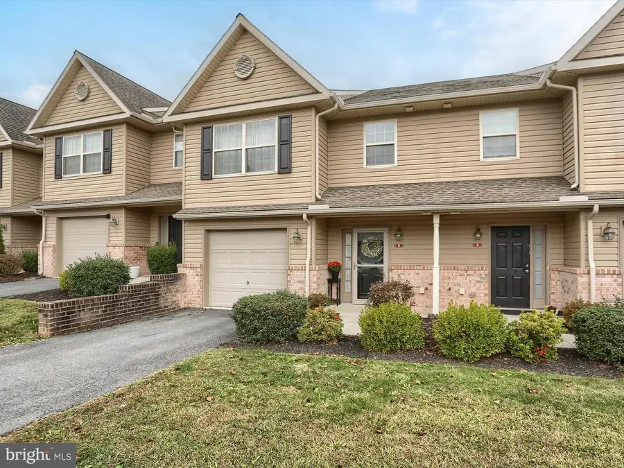 8 Brook Side Dr, Carlisle, PA 17013 - Image #2