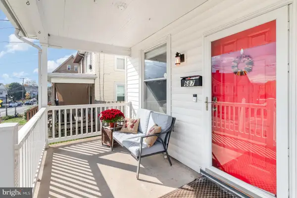 687 State St, LEMOYNE, PA 17043