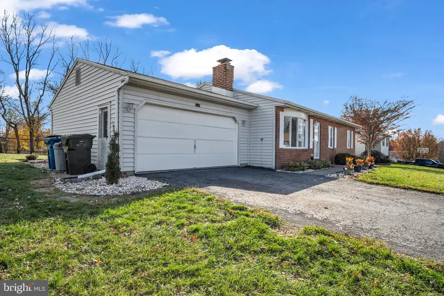 2714 E Rosegarden Blvd, Mechanicsburg, PA 17055 - Image #2
