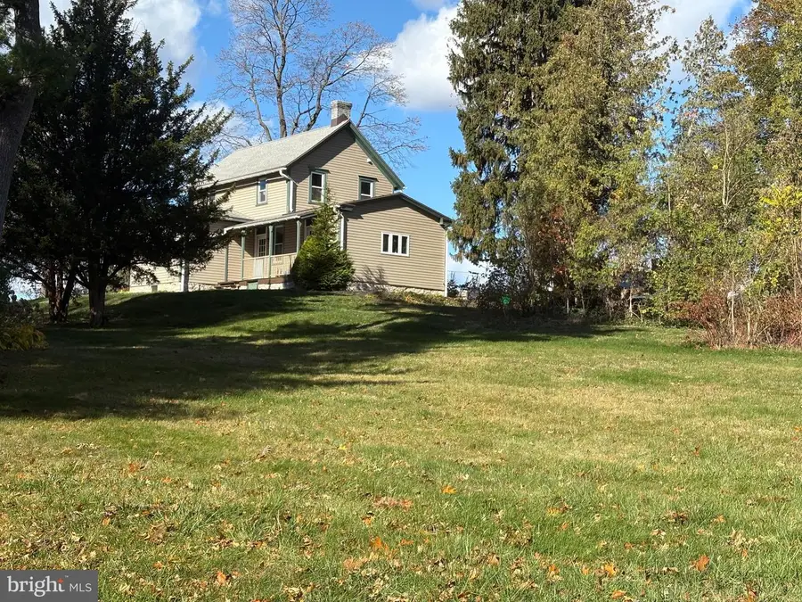 1217 N West St, Carlisle, PA 17013 - Image #2