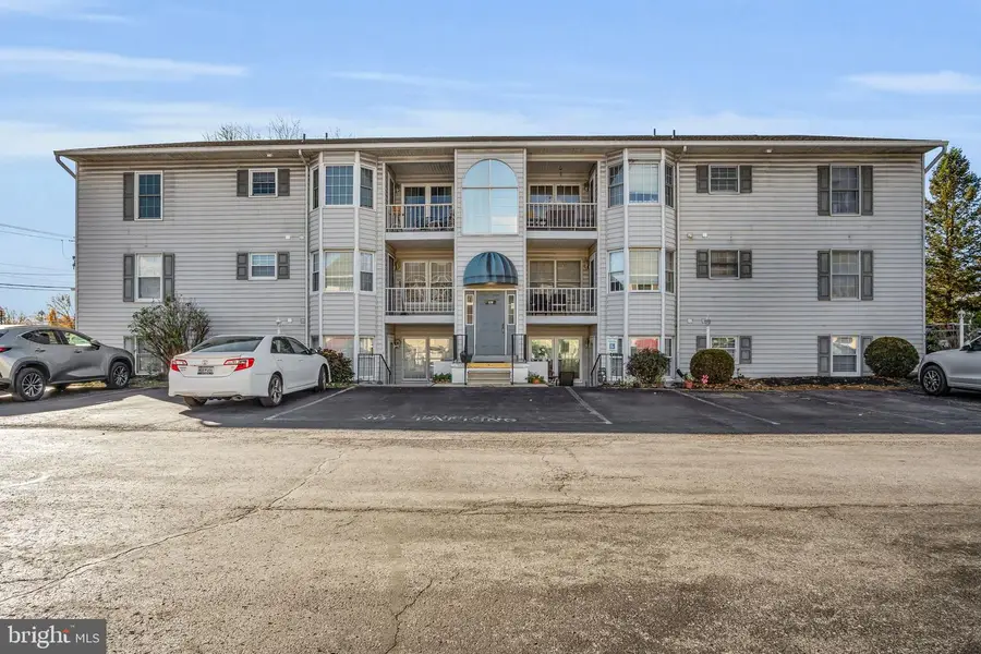 128 W Portland Street #11, Mechanicsburg, PA 17055 - Image #2