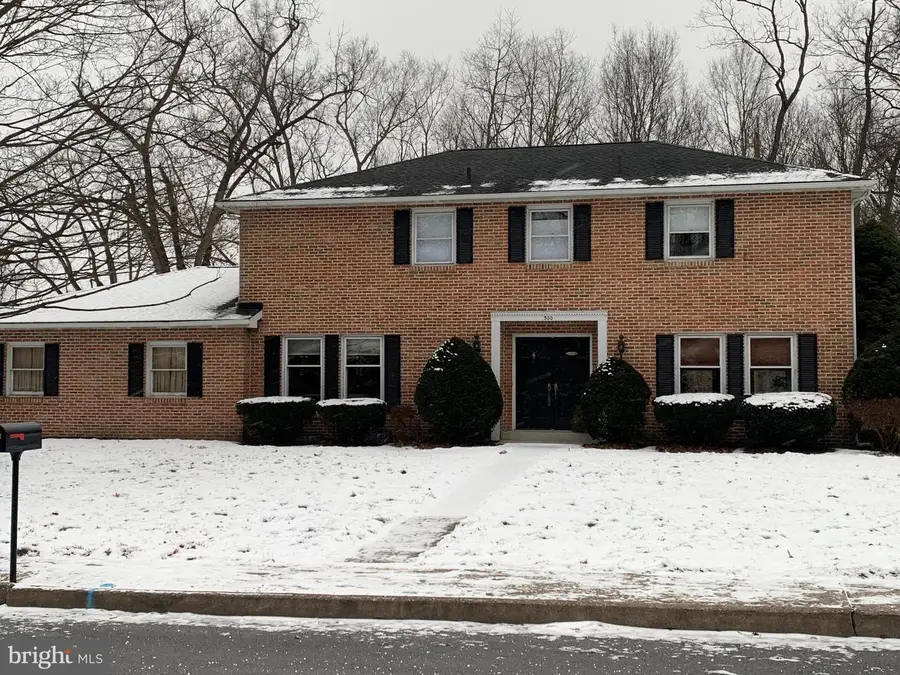 300 Acre Dr, Carlisle, PA 17013 - Image #2