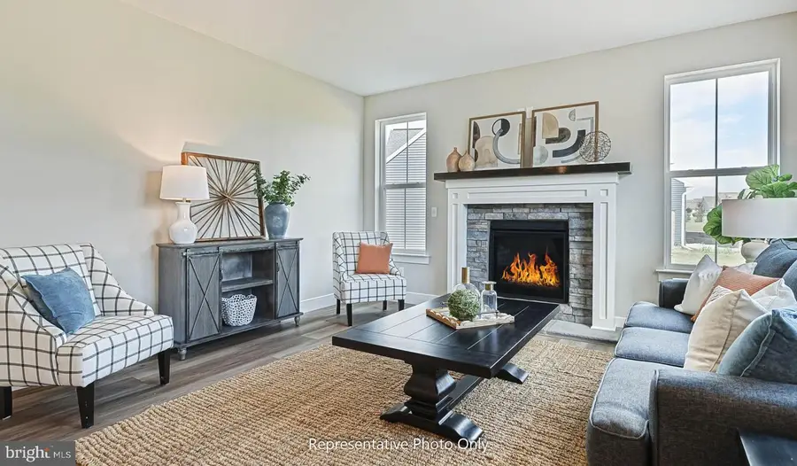 615 Estate Dr, Mechanicsburg, PA 17055 - Image #2